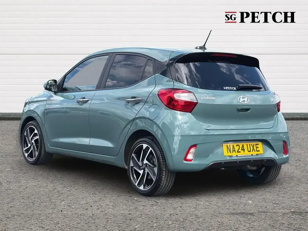 Used Hyundai i10 Premium 78 HP (57 kW) 2024 Green Hatchback