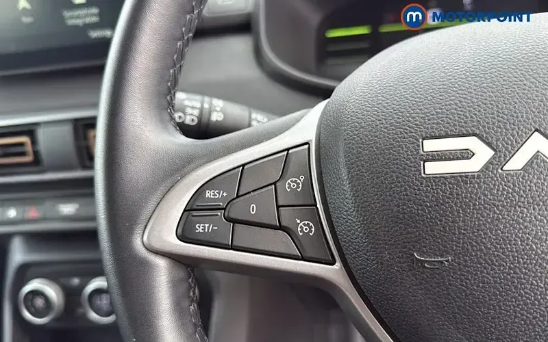 Used Dacia Jogger Extreme 141 HP (103 kW) 2024 Green MPV