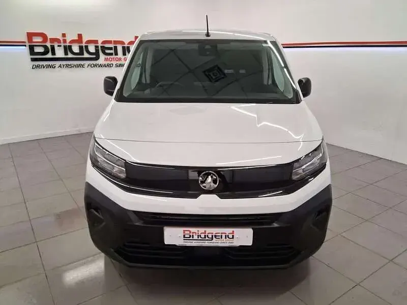 Used Vauxhall Combo S 100 HP (73 kW) 2025 White Van