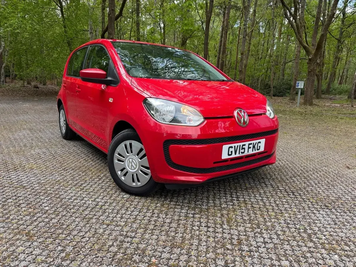Begagnad VW up! move up! 60 HK (44 kW) 2015 Röd Halvkombi