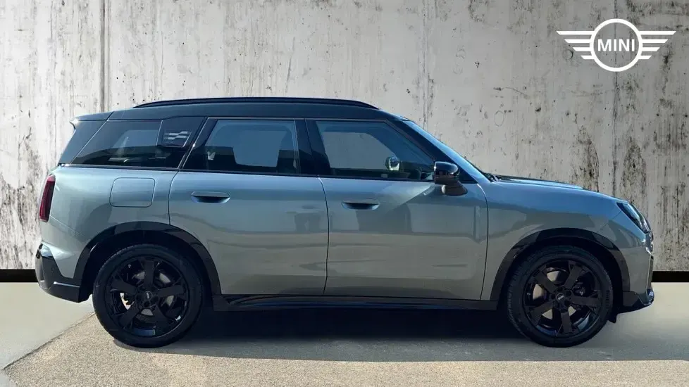 Used Mini Countryman 215 HP (158 kW) 2025 Green SUV
