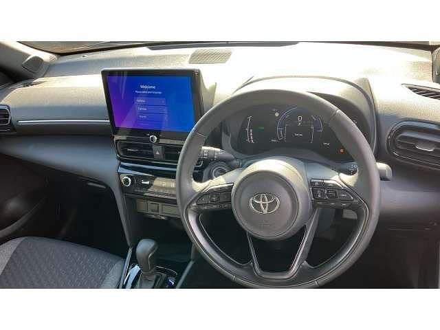 Used Toyota Yaris Cross Design 128 HP (94 kW) 2025 Grey SUV
