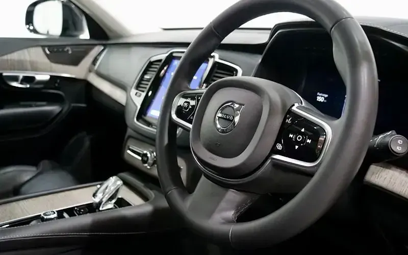 Used Volvo XC90 Plus 250 HP (183 kW) 2022 Silver SUV