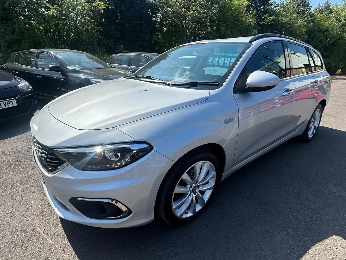 Begagnad Fiat Tipo Lounge 120 HK (88 kW) 2017 Silver Kombi