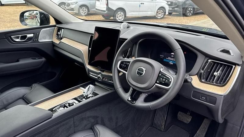 Used Volvo XC60 Ultra 250 HP (183 kW) 2025 Blue SUV