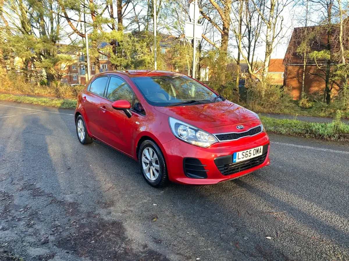 Used Kia Rio 2015 Red Hatchback