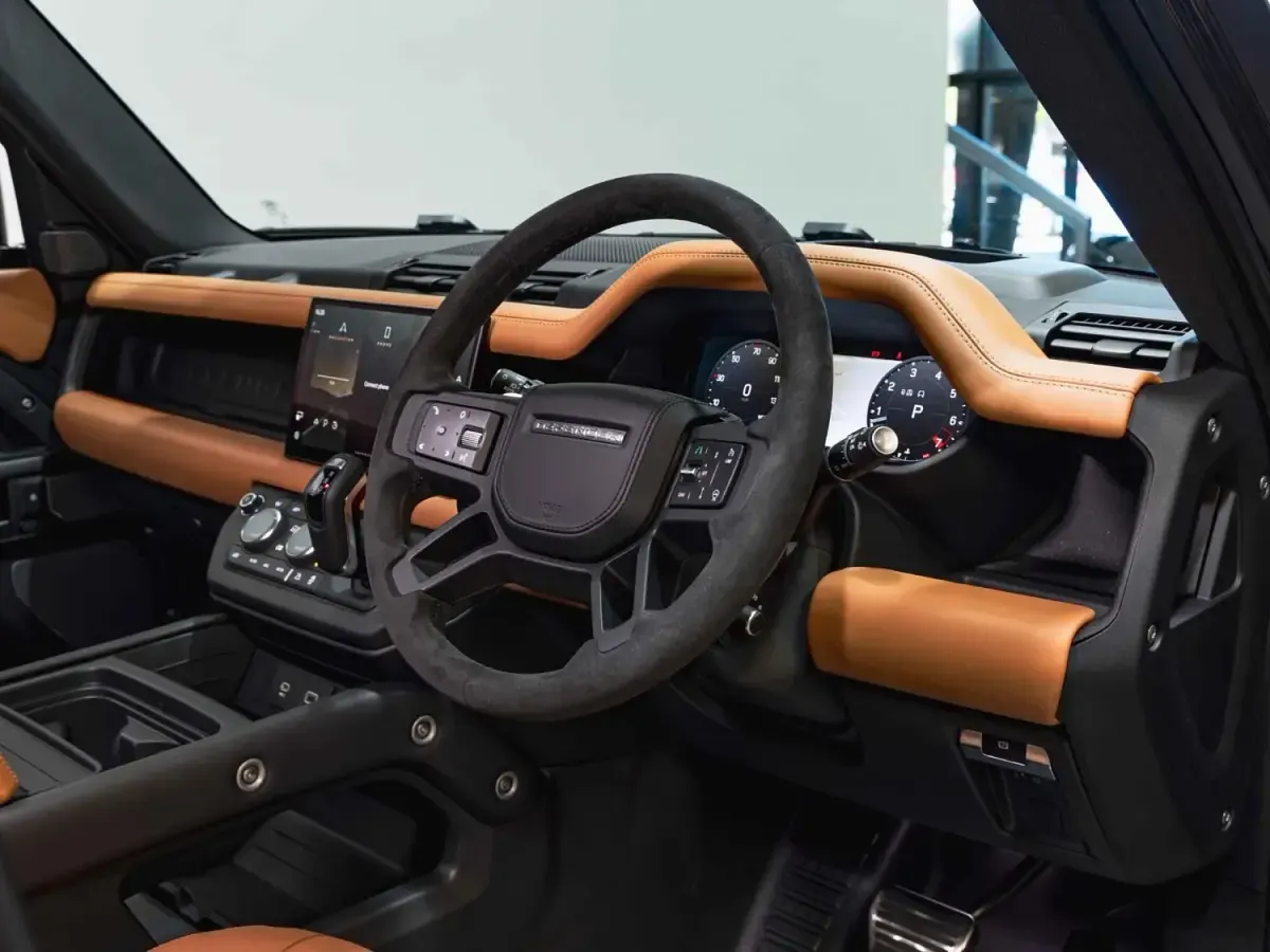 Usado Land Rover Defender S 525 HP (386 kW) 2023 Cinzento SUV