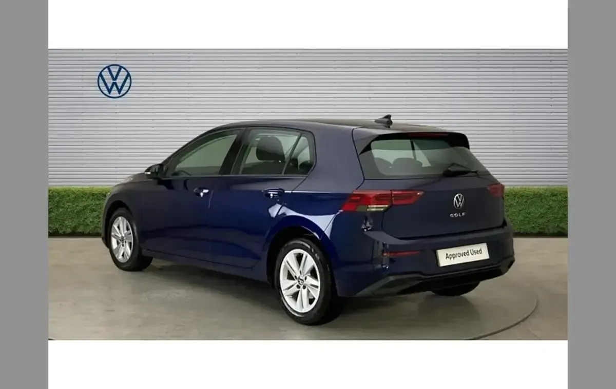 Used VW Golf VIII Life 130 HP (95 kW) 2021 Blue Hatchback