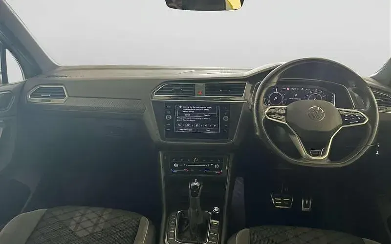 Second-hand VW Tiguan R-line 245 CP (180 kW) 2023 Argintiu SUV