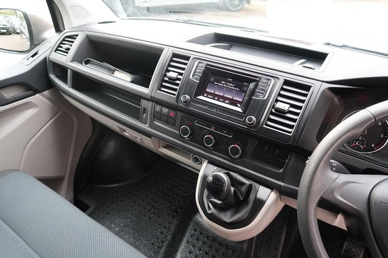 Used VW Transporter Trendline 102 HP (75 kW) 2018 Beige Van