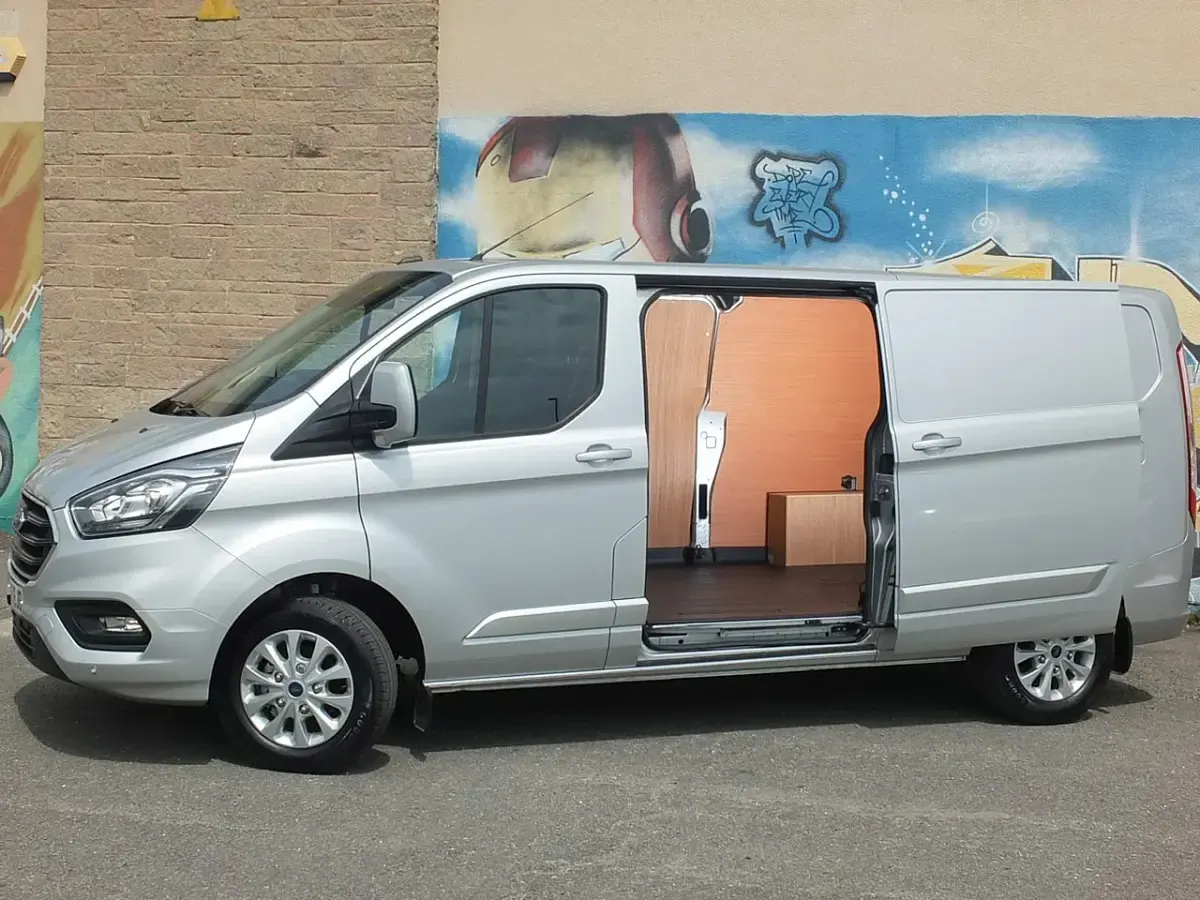 Used Ford Transit Custom Limited 130 HP (95 kW) 2023 Silver Van
