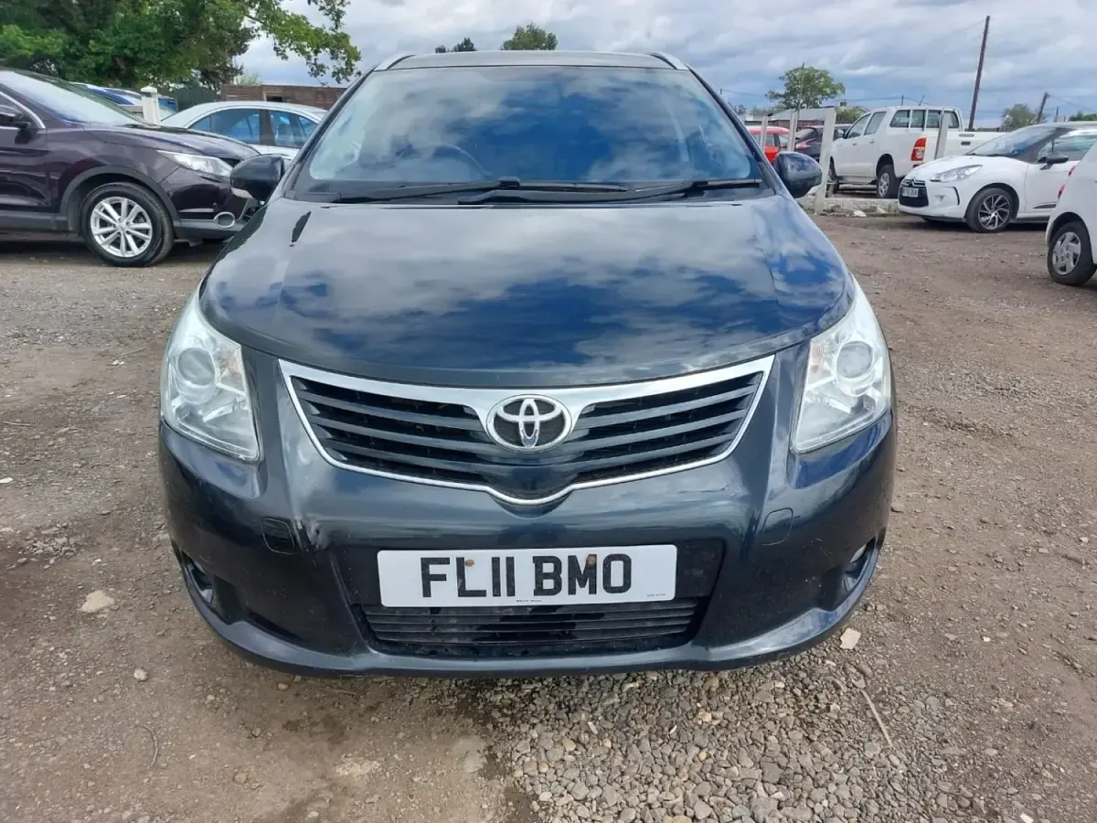 Gebraucht Toyota Avensis 126 PS (92 kW) 2011 Grau Kombi
