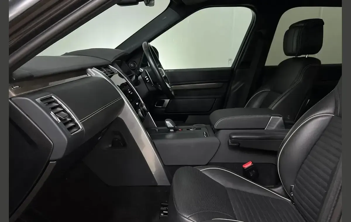 Used Land Rover Discovery 296 HP (217 kW) 2023 Grey SUV