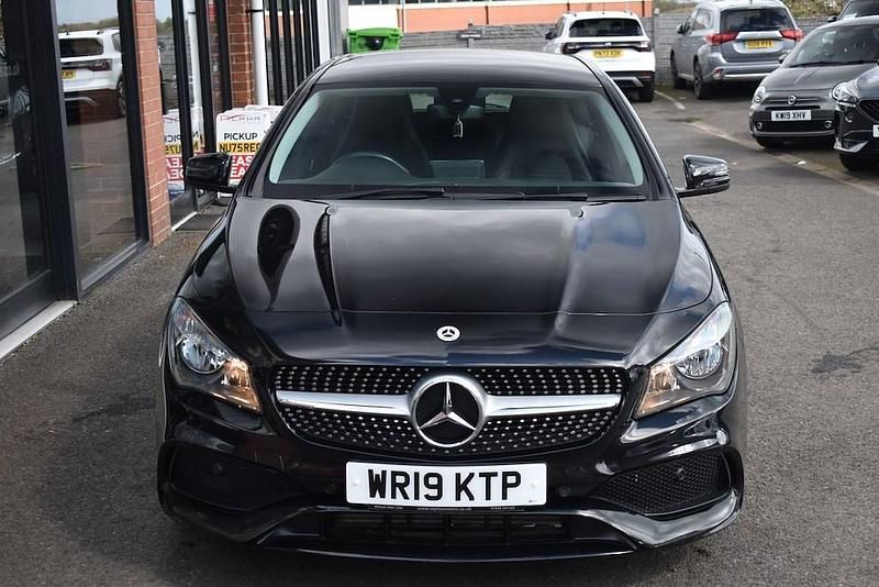 Begagnad Mercedes CLA200 AMG line 2019 Svart Kombi