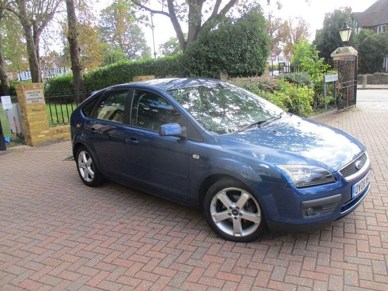 Begagnad Ford Focus Zetec 2008 Blå Halvkombi