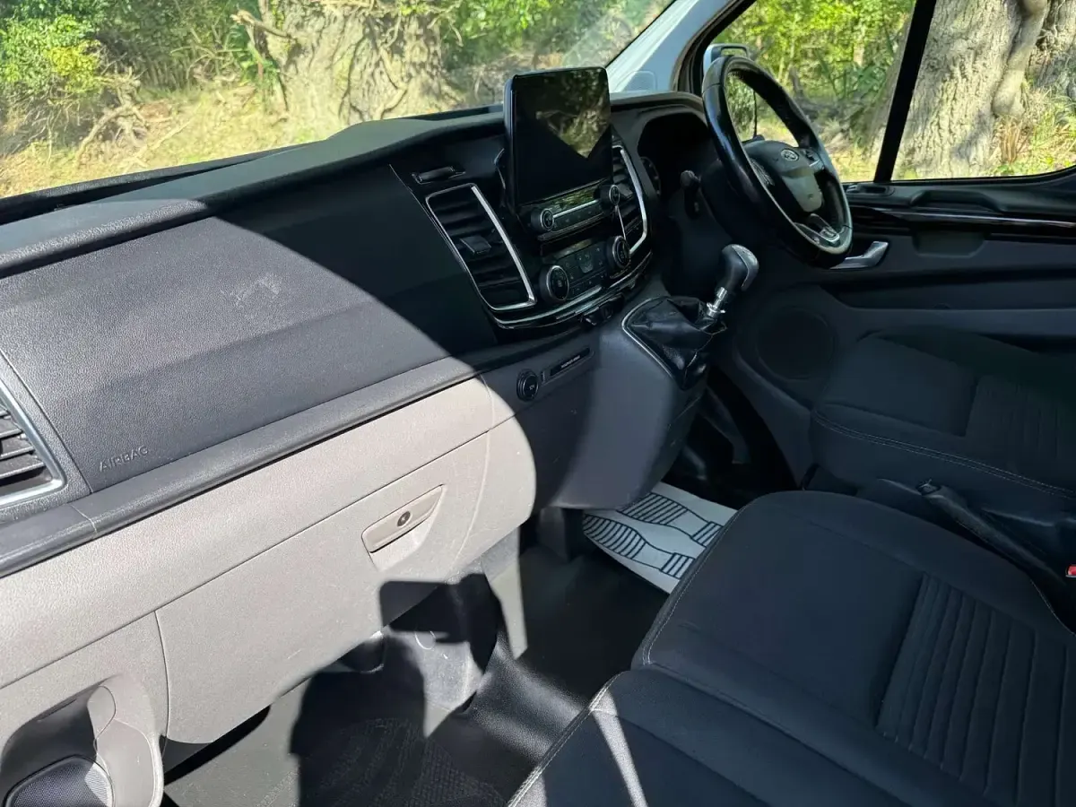 Used Ford Transit Custom Limited 130 HP (95 kW) 2019 Silver Van