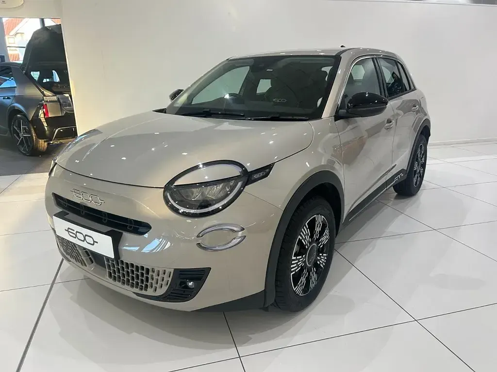 New Fiat 600 2026 Sand metalic SUV