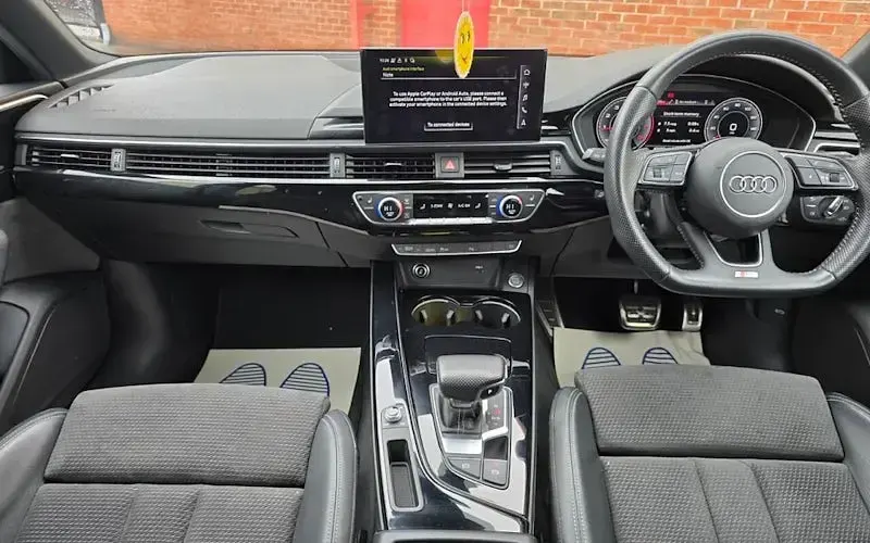 Used Audi A4 Black Edition 190 HP (139 kW) 2020 White Estate