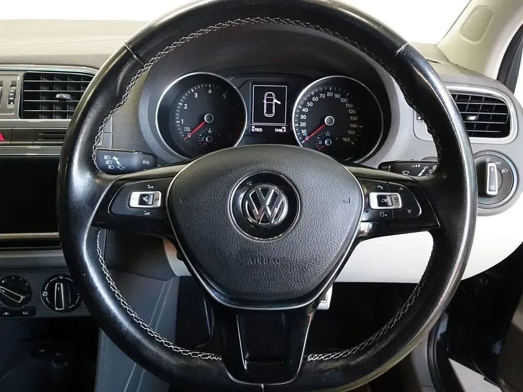 Used VW Polo Design 90 HP (66 kW) 2015 Black Hatchback