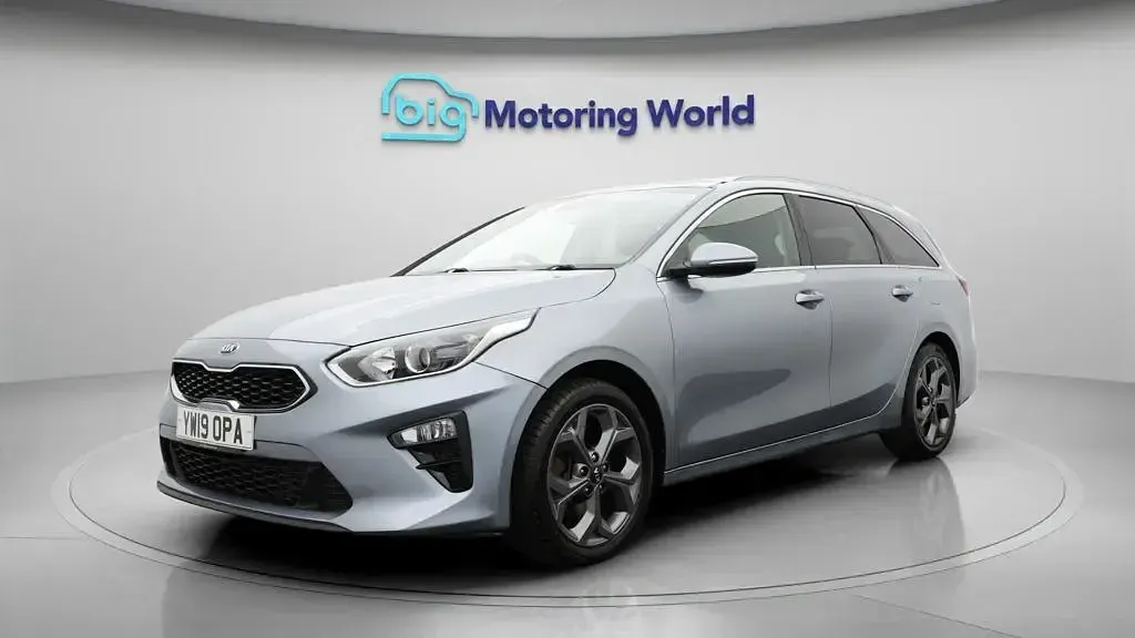 Used Kia Ceed Sportswagon 118 HP (86 kW) 2019 Silver Estate