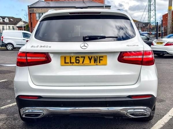 Usado Mercedes GLC250 Premium Plus 204 HP (150 kW) 2017 Branco Carrinha