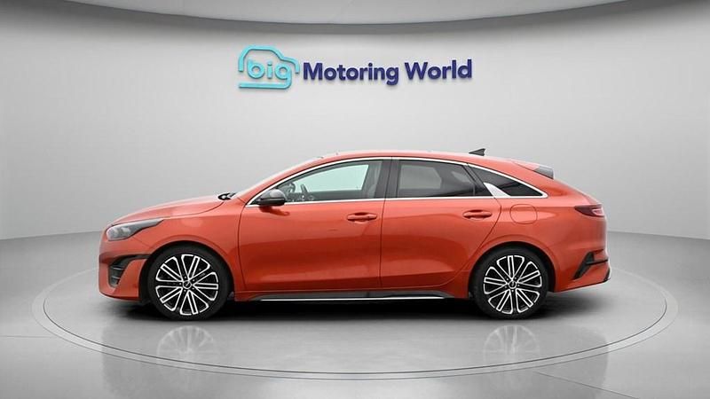 Used Kia ProCeed GT-Line S 138 HP (101 kW) 2024 Orange Estate
