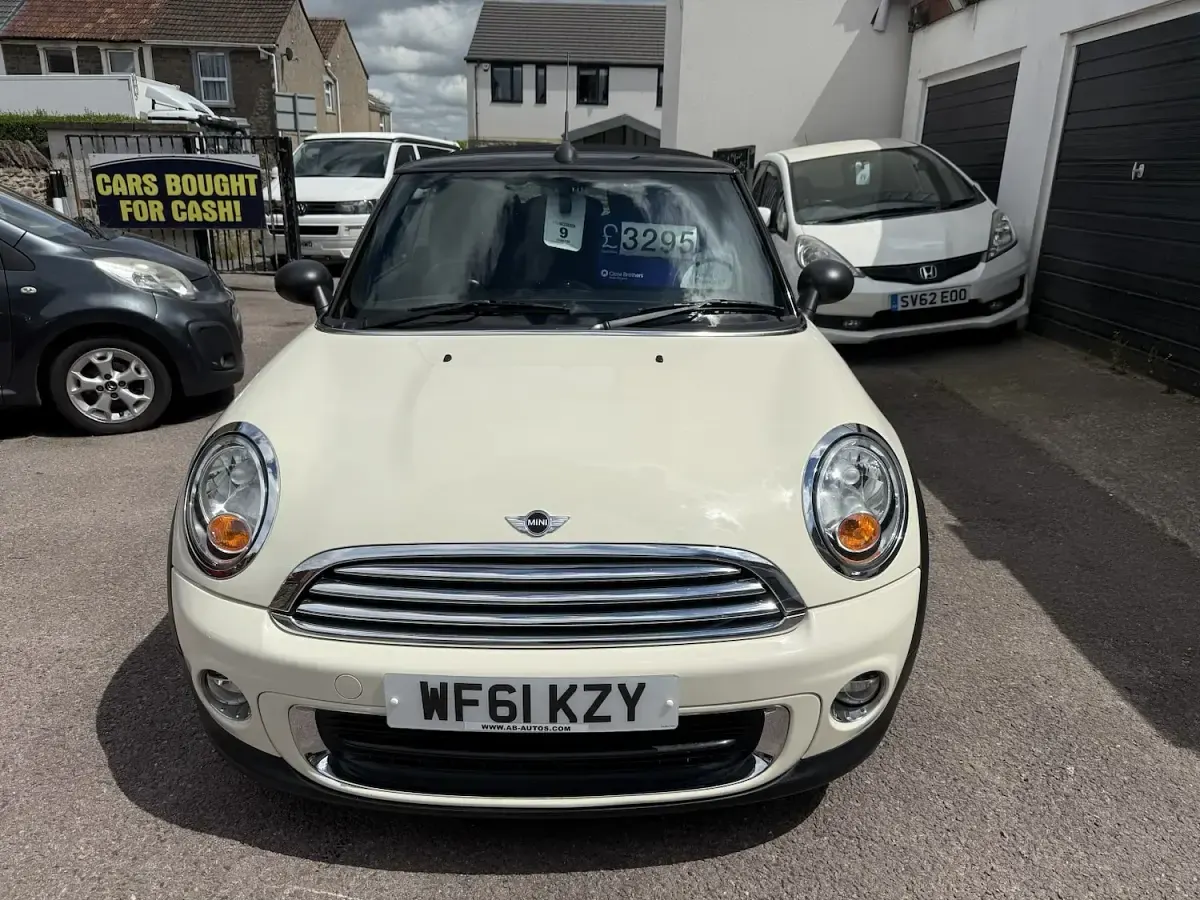 Used Mini ONE 98 HP (72 kW) 2011 White Hatchback