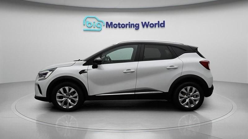 Used Renault Captur Iconic 100 HP (73 kW) 2020 White SUV