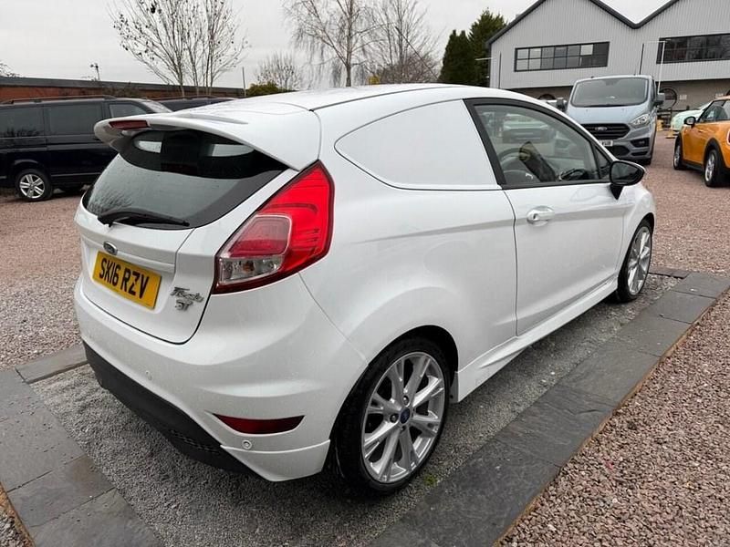 Used Ford Fiesta Sport 94 HP (69 kW) 2016 White Van