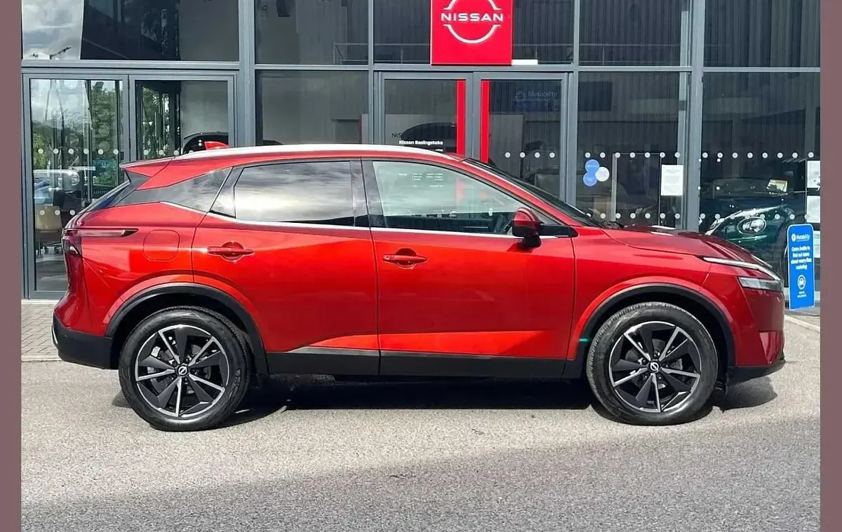 Used Nissan Qashqai Tekna 155 HP (114 kW) 2023 Red SUV