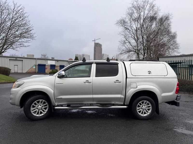 Used Toyota HiLux 171 HP (125 kW) 2013 Silver Pickup