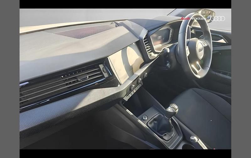 Used Audi A1 Design 94 HP (69 kW) 2023 White SUV