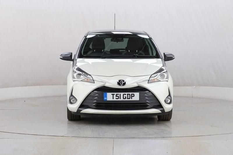 Used Toyota Yaris 111 HP (81 kW) 2019 White/black Hatchback