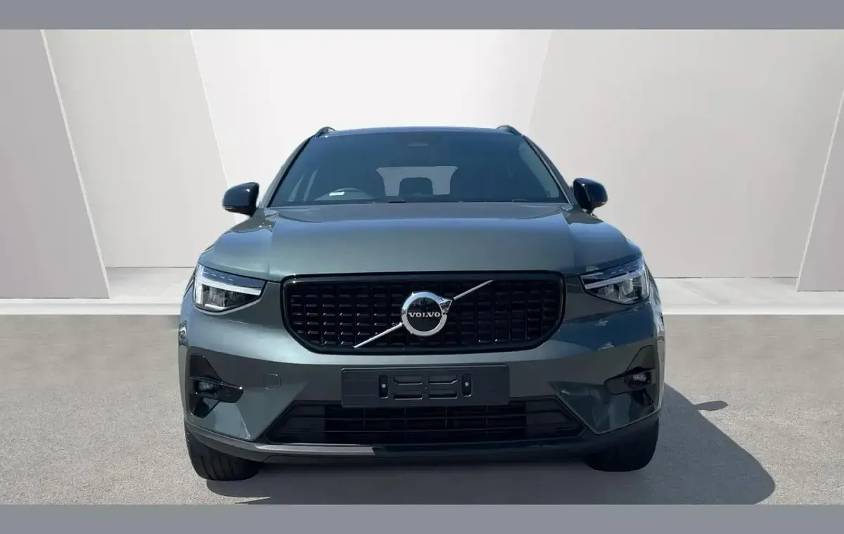 New Volvo XC40 Plus 161 HP (118 kW) 2026 Green SUV
