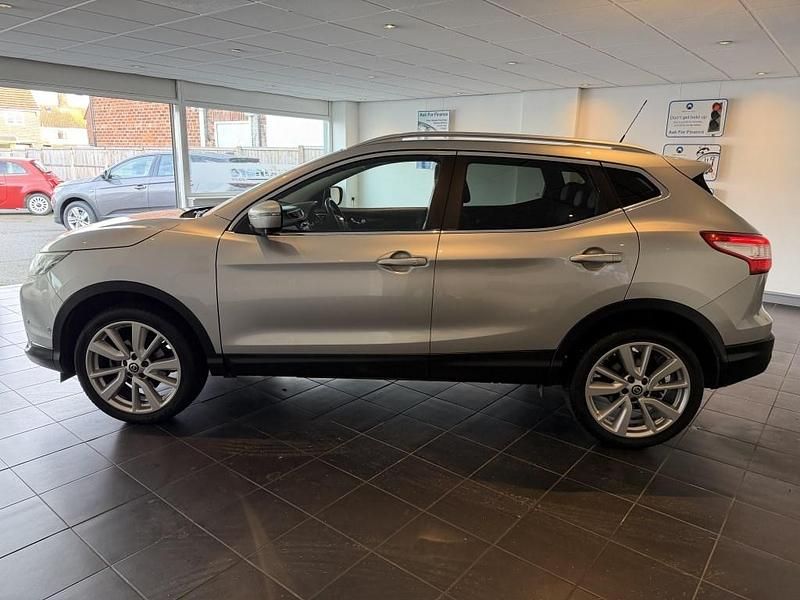 Used Nissan Qashqai Tekna 115 HP (84 kW) 2015 Silver SUV