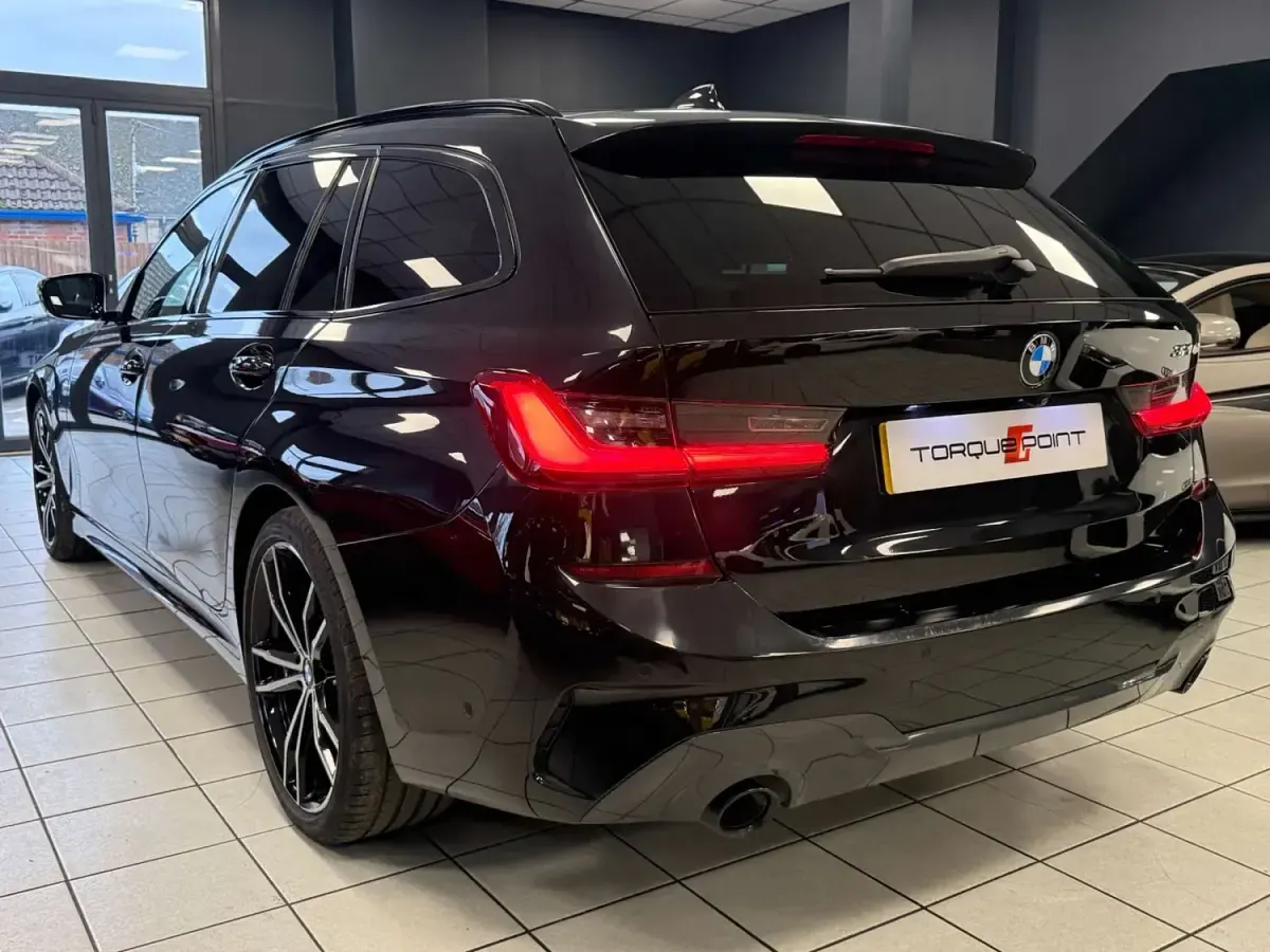 Usado BMW 320e M Sport 2021 Negro Familiar