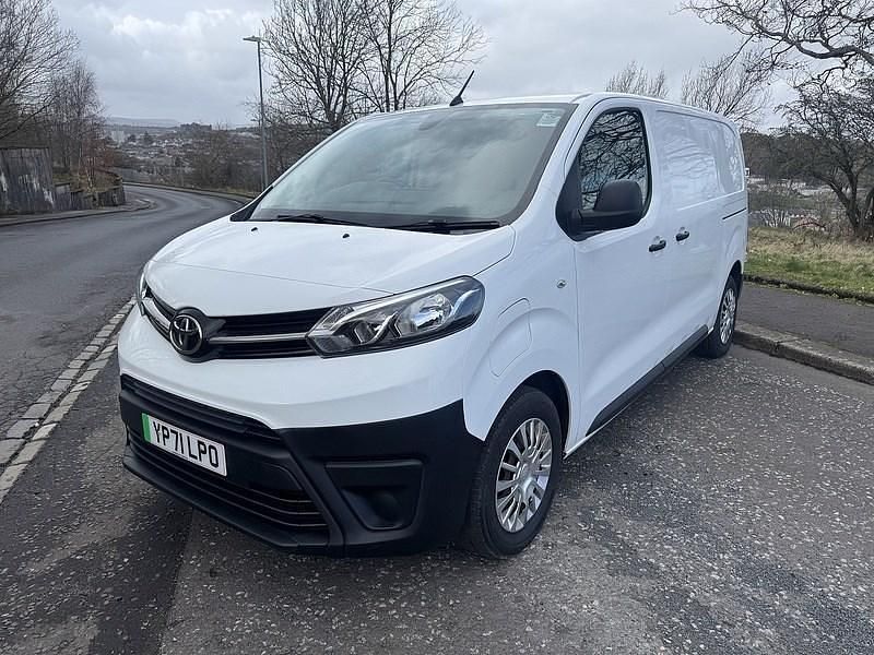 Used Toyota Proace 100 kW (136 HP) 2021 White MPV