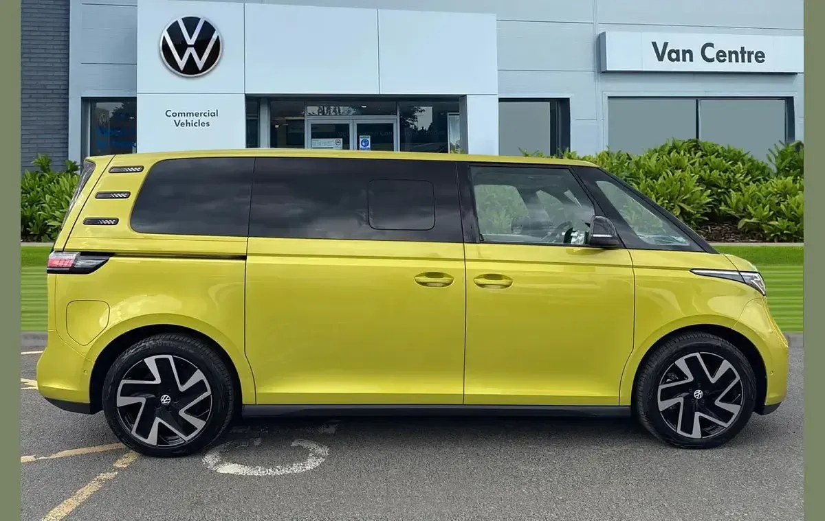 Używany VW ID. Buzz Pro 210 kW (286 KM) 2025 Żółty Minivan