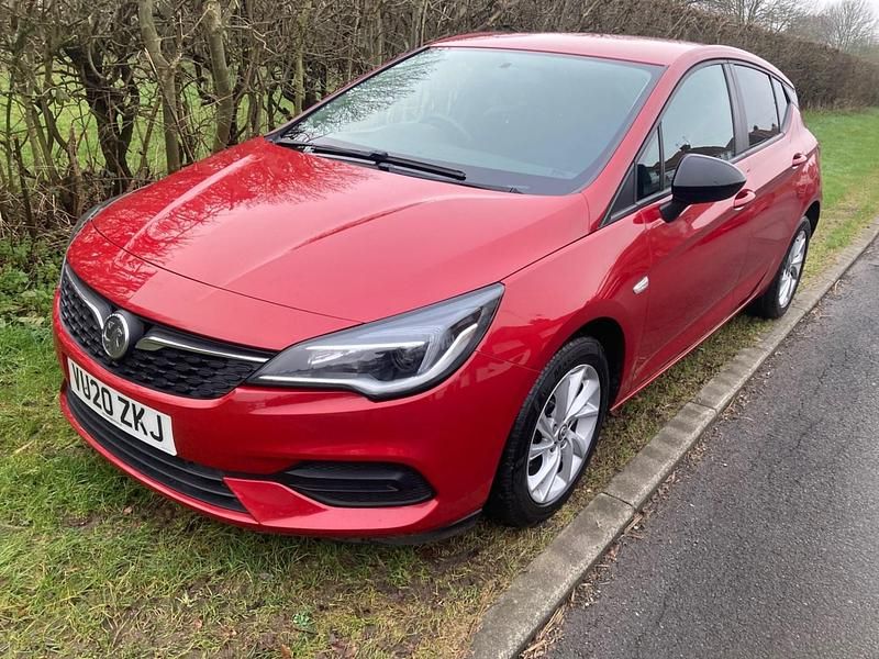 Used Vauxhall Astra Business Edition 105 HP (77 kW) 2020 Red Hatchback