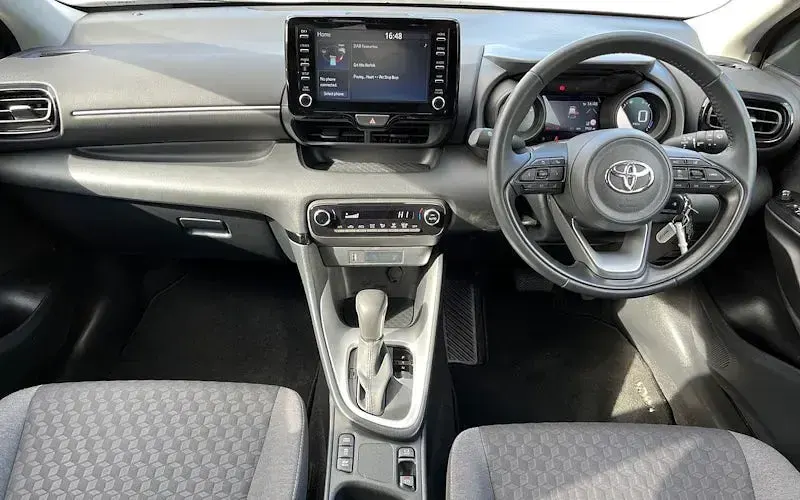 Used Toyota Yaris Design 116 HP (85 kW) 2023 White Hatchback