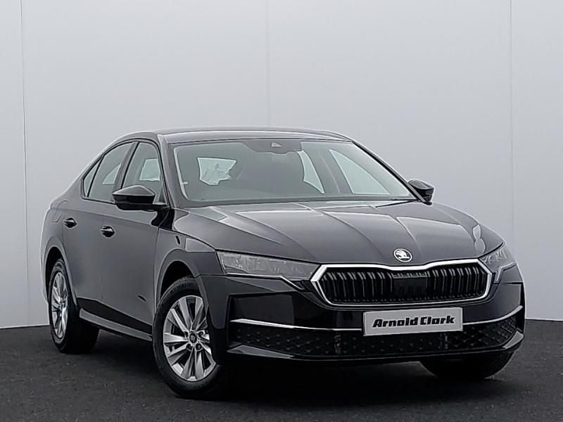 Black New 2025 Skoda Octavia SE Technology Hatchback | £21,998 (Good price) - Image 1/4