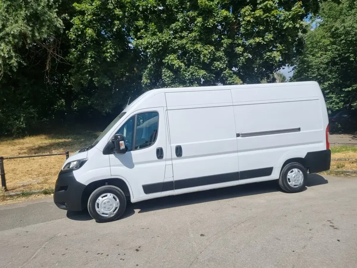 Used Peugeot Boxer 140 HP (102 kW) 2022 White Van
