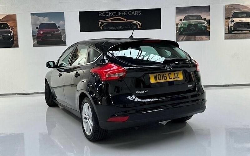 Used Ford Focus Zetec 125 HP (91 kW) 2016 Black Hatchback