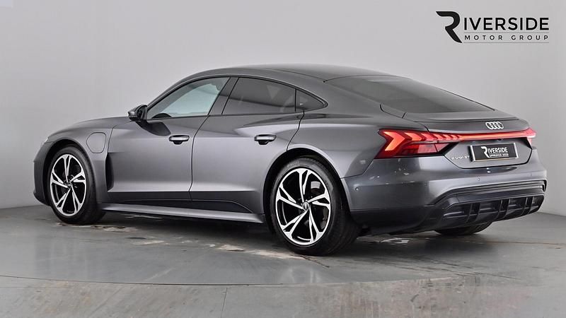 Used Audi e-tron GT quattro Comfort 389 kW (530 HP) 2022 Daytona grey Sedan