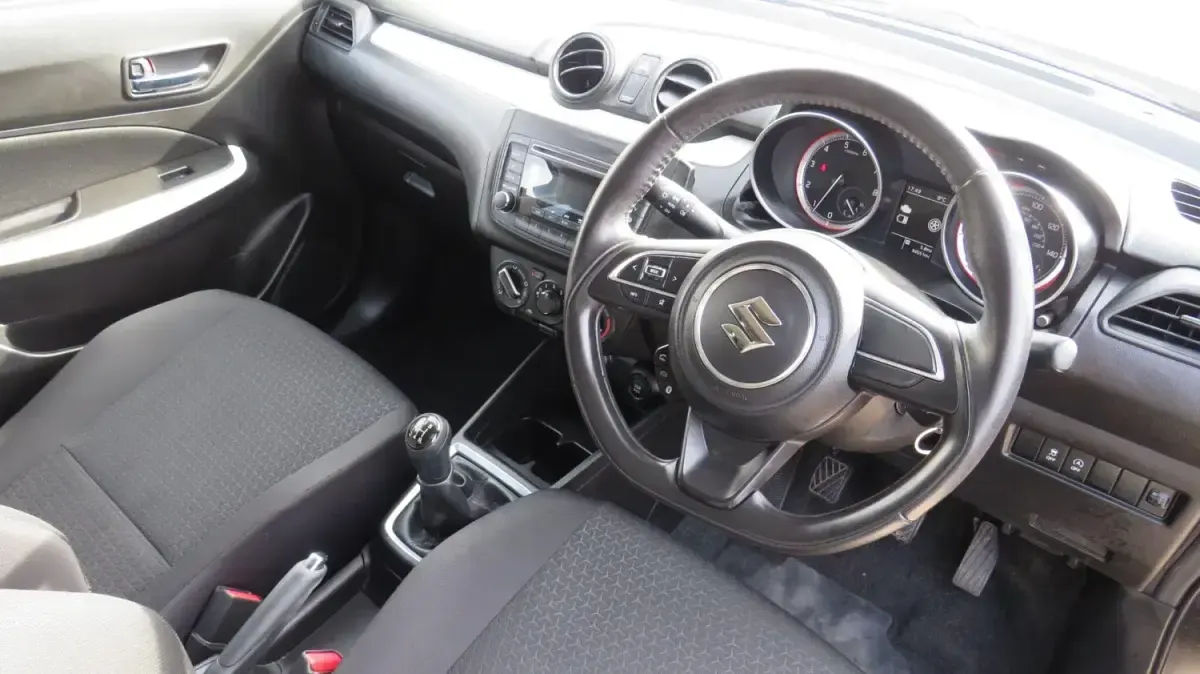 Używany Suzuki Swift SZ3 90 KM (66 kW) 2020 Czarny Hatchback