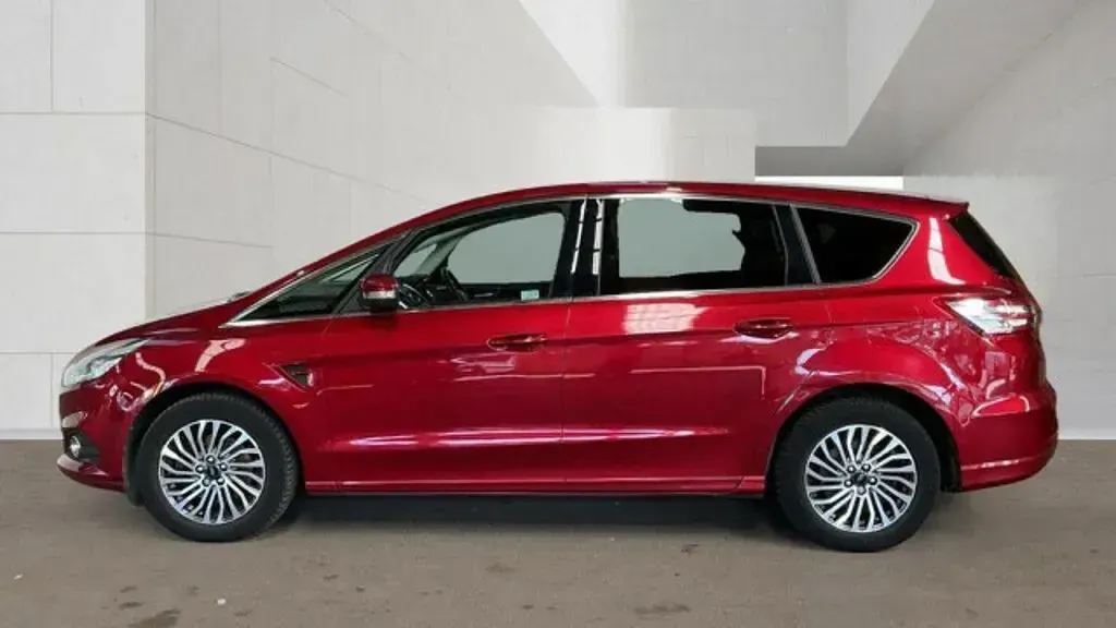 Used Ford S-MAX Titanium 150 HP (110 kW) 2019 Red MPV