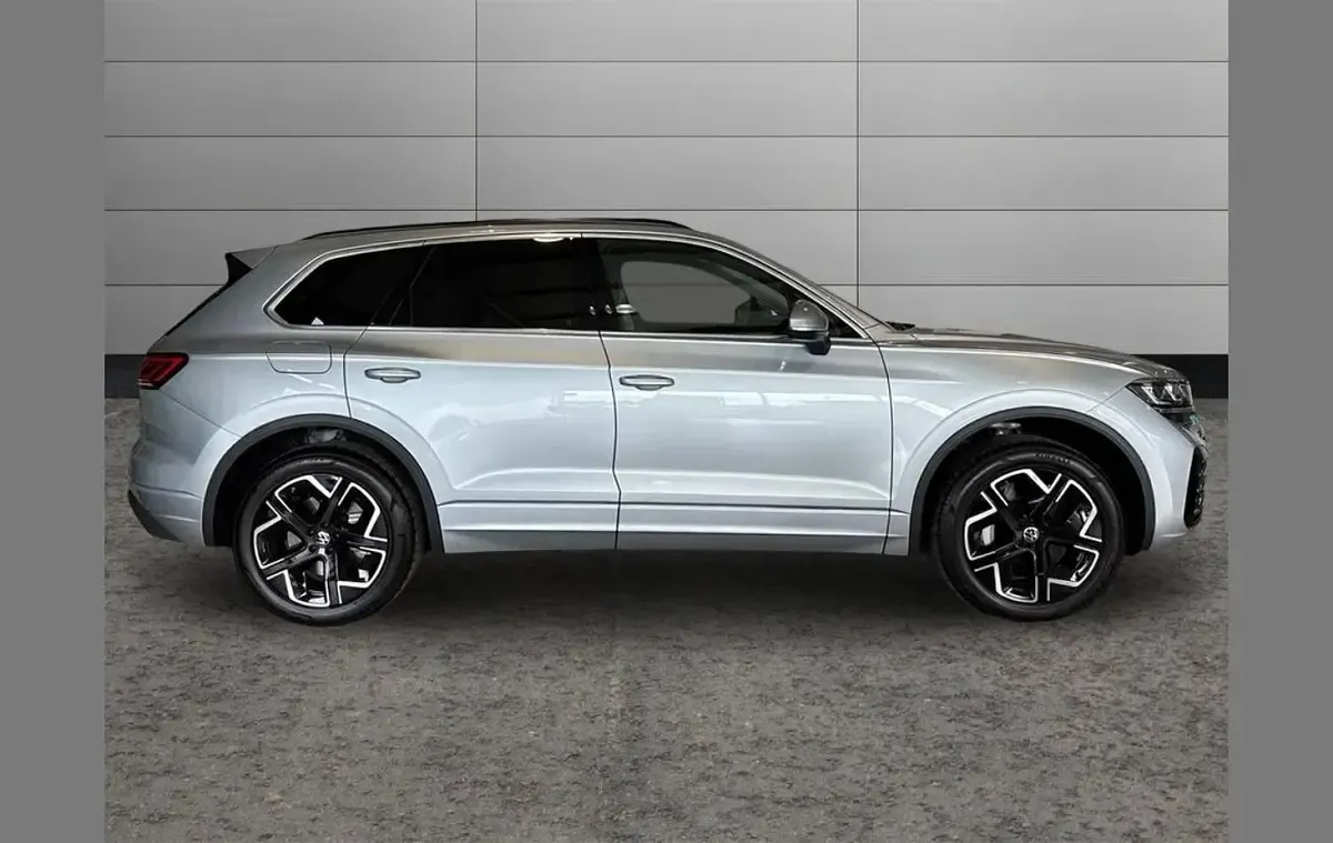 New VW Touareg Elegance 375 HP (275 kW) 2026 Silver SUV