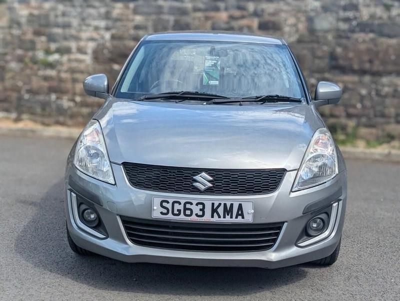 Usado Suzuki Swift SZ3 94 HP (69 kW) 2013 Cinzento Citadino