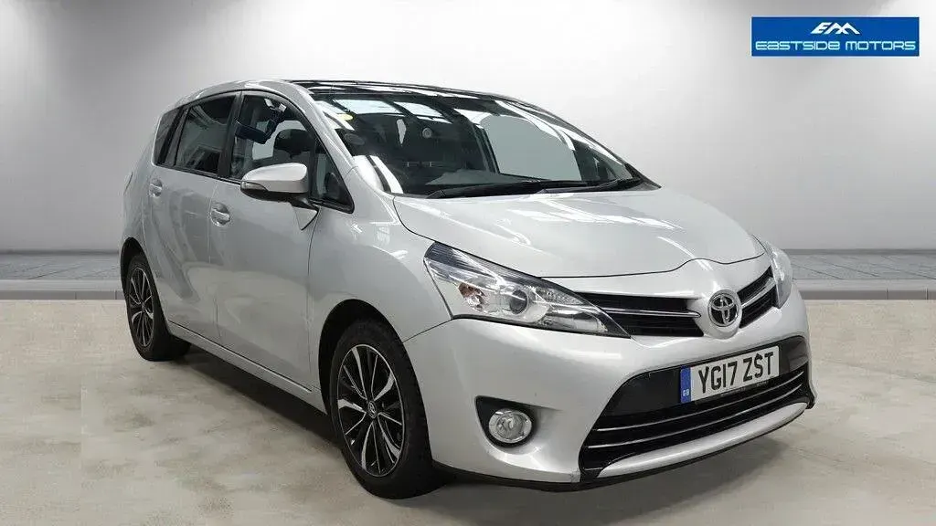 Used Toyota Verso Design 147 HP (108 kW) 2017 Silver MPV