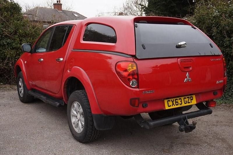 Used Mitsubishi L200 175 HP (128 kW) 2013 Red Pickup